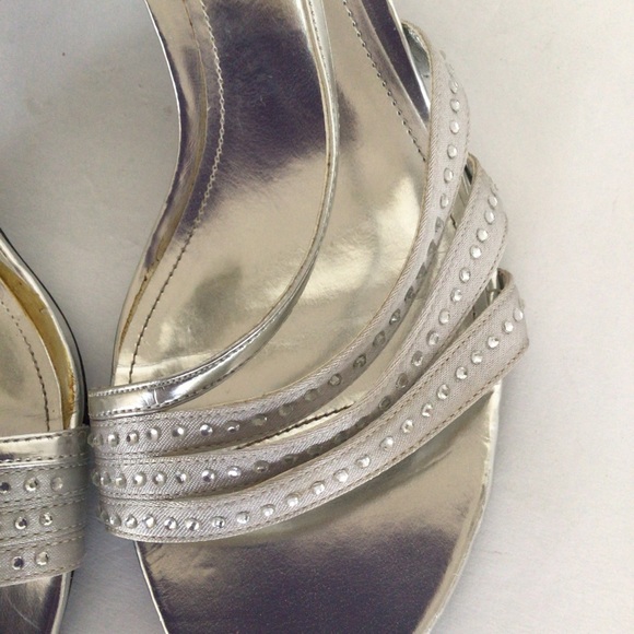NINA METALLIC SILVER STRAPPY RHINESTONE HEELS SIZE 9 - Picture 9 of 14